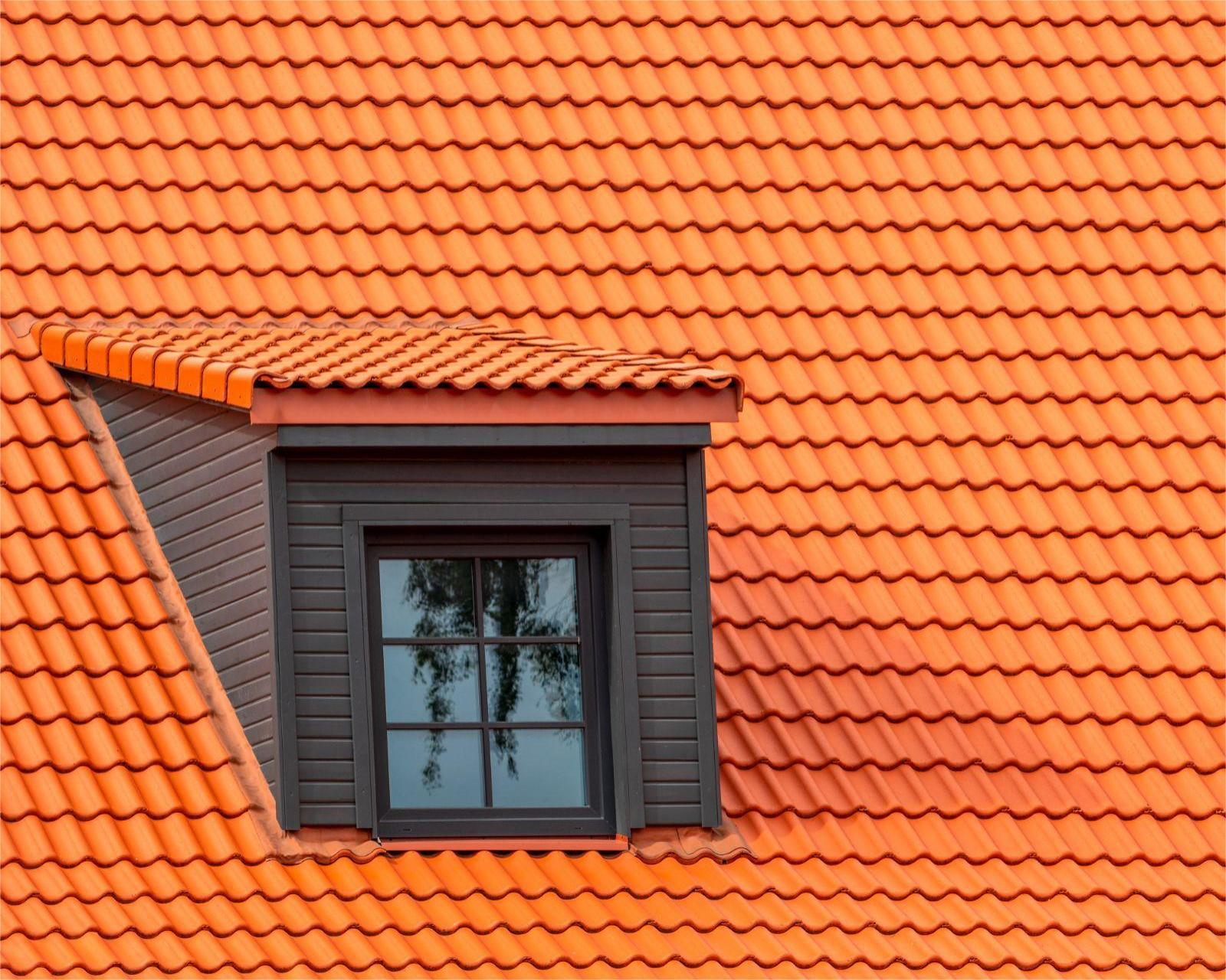 Dakkapel lekkage door slechte afdichting of beschadigde dakbedekking