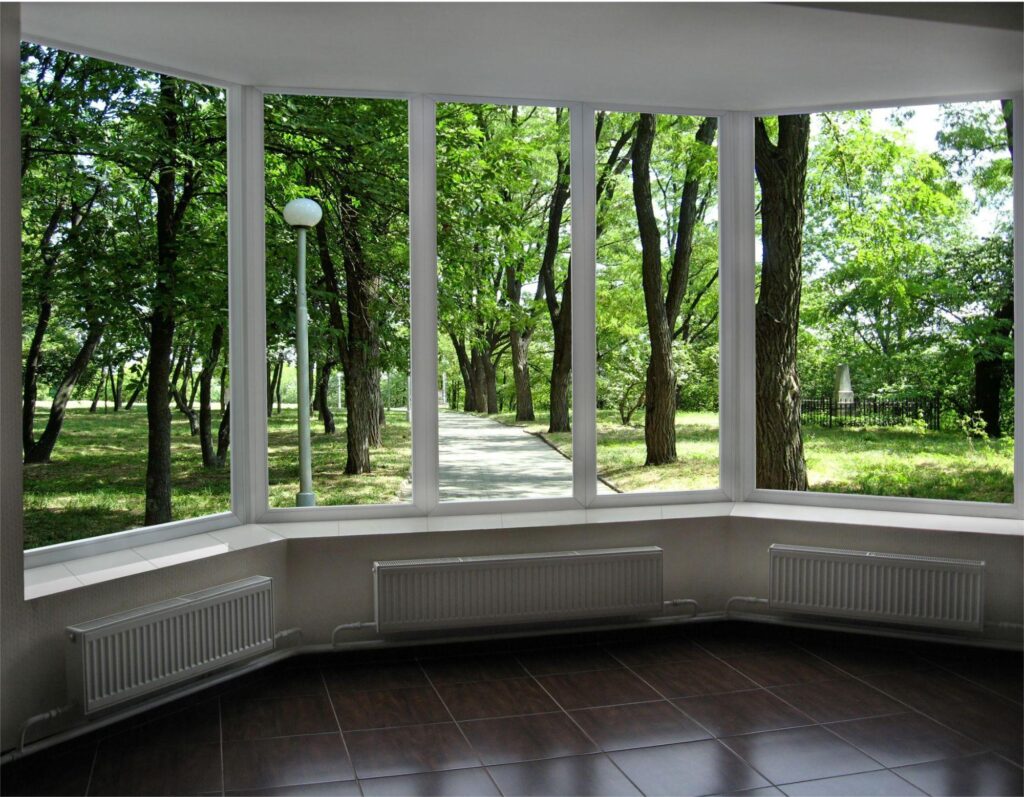 Installatie van kunststof kozijnen voor betere isolatie en onderhoudsgemak