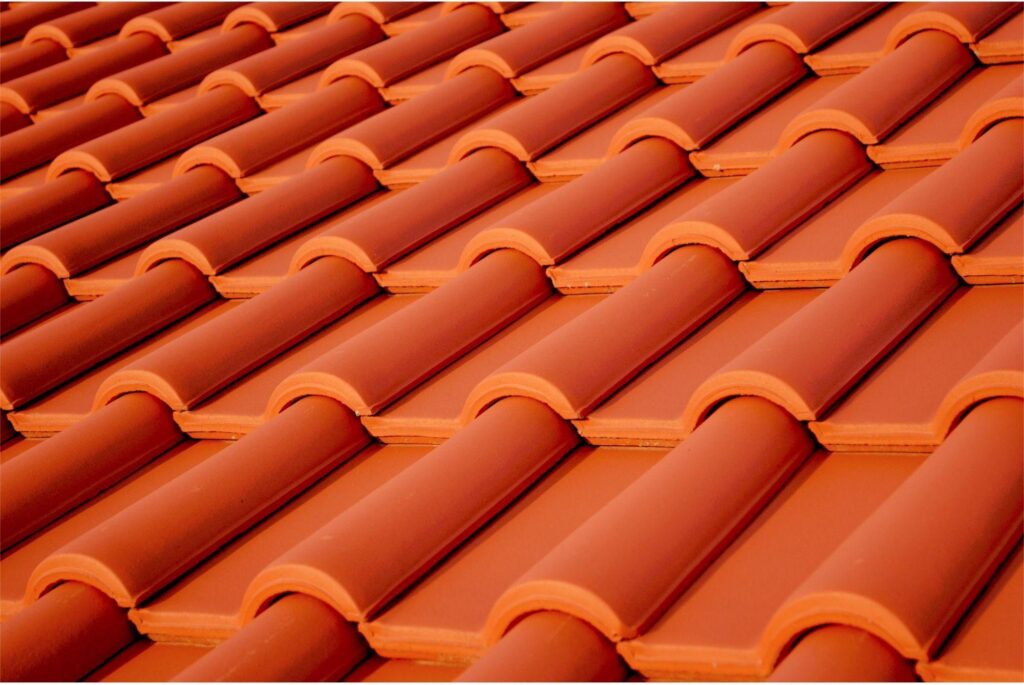 Dakpannen op nieuw dak voor duurzame en betrouwbare dakbedekking