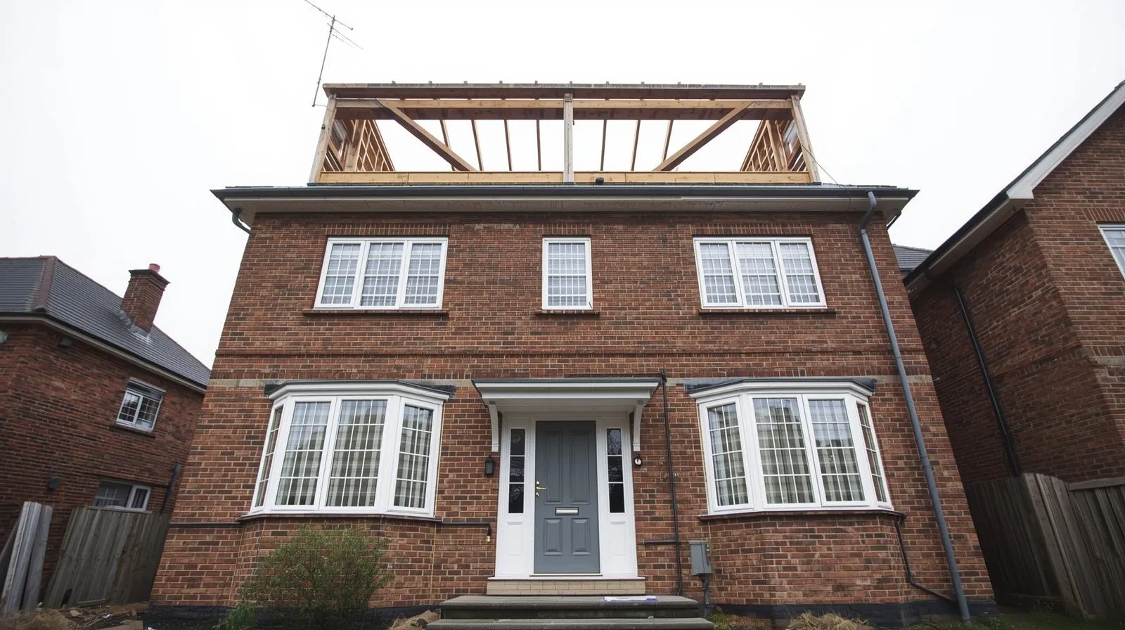 Moderne dakopbouw op woning voor extra woonruimte en daglicht